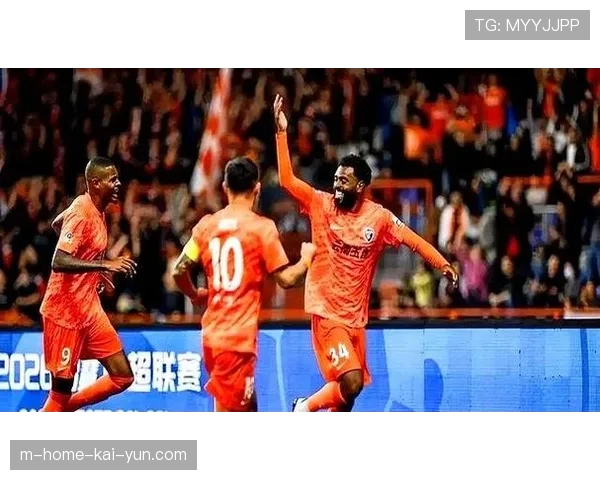 山东泰山客场惨败暴露防线漏洞 谢文能染红离场加剧球队困境